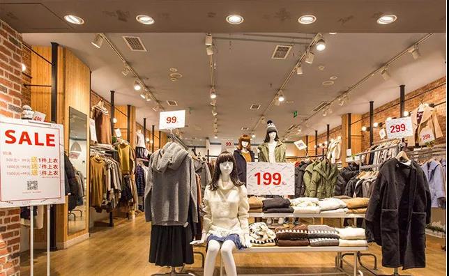 【企叮咚科技平臺營銷策略】服裝店換季活動怎么做？別再只會打折了！